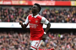 Thể thao Hủy diệt Palace, Arsenal gây áp lực lên Man xanh