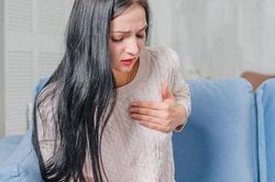 6 cách kiểm soát cơn đau vú tiền kinh nguyệt