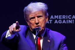New York sôi sục trước giờ cựu Tổng thống Trump dự đoán 'sẽ bị bắt'