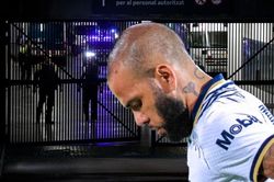 Dani Alves 'tuyệt thực' trong tù vì quá buồn chán, không còn thiết sống sau khi bị vợ ly hôn