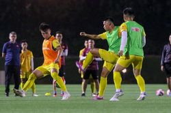 Đá với Iraq lúc nửa đêm, U23 Việt Nam buồn ngủ