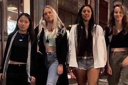 Bị đồng đội chê 'lúa' Huỳnh Như thay đổi phong cách,tự tin diện áo croptop, trang điểm khi đi dạo phố