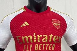 Áo sân nhà mùa tới của Arsenal bị fan chê tơi tả