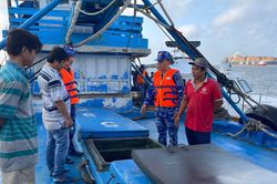 Tạm giữ tàu chở 60.000 lít dầu DO không rõ nguồn gốc