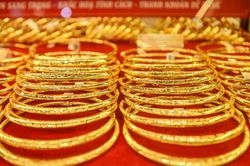 Giá vàng hôm nay 21/3: Lãi suất tăng cao vàng vẫn 'thắng thế'