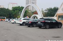 Hà Nội: Công viên Cầu Giấy xuống cấp, bị chiếm dụng làm bãi đỗ xe