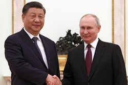 Ông Putin gọi ông Tập Cận Bình là 'bằng hữu' khi gặp gỡ ở Điện Kremlin