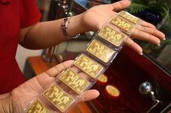 Vàng SJC quay đầu giảm sau phiên 'bốc đầu'