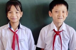 Hai học sinh nhặt được tài sản hơn 100 triệu đồng đem nộp cho nhà trường