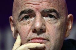 Gianni Infantino: Hành động vẫn nguy hiểm hơn lời nói