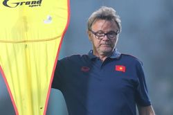 Sau 2 'chiếc thìa bạc' dành cho thầy Park, HLV Troussier sẽ nếm mùi trái đắng SEA Games?