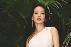 Thư Kỳ khoe nhan sắc rạng rỡ ở tuổi 47