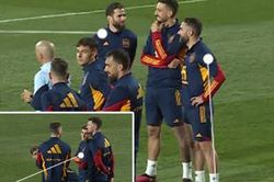 ĐT Tây Ban Nha chia rẽ nội bộ: Các ngôi sao Real - Barca 'chiến tranh lạnh'