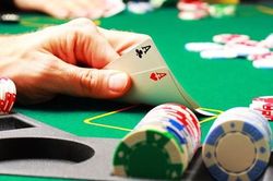 Nhiều golfer bị bắt quả tang đánh Poker trong khách sạn cao cấp