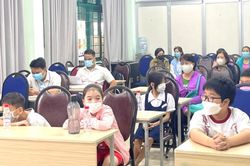 Hàng chục học sinh ở một trường tại TP.HCM đồng loạt nghỉ ốm
