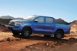 Toyota Hilux 2023 ra mắt tại Việt Nam, giá 852 triệu đồng
