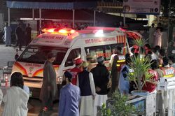Động đất rung chuyển Pakistan và Afghanistan, hơn 300 người thương vong