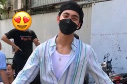 Được fan ngỏ ý muốn xin 'sạch sành sanh' đồ trên người, MONO có phản ứng ra sao?