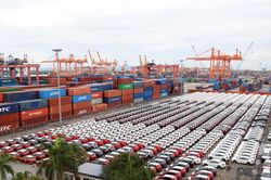 Giảm thuế, phí cho ô tô: Không thể 'cào bằng chủ nghĩa'