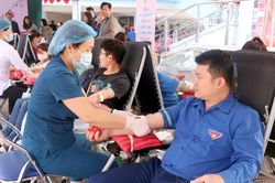 Tích cực vận động hiến máu tình nguyện