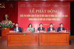Kiên trì đấu tranh bảo vệ nền tảng tư tưởng của Đảng