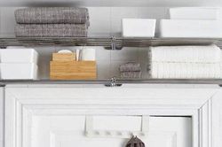 Bạn đang bỏ lỡ 1 khoảng rất hữu dụng trong phòng tắm của mình nếu không sử dụng vị trí này