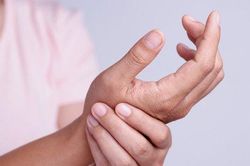 Liệu pháp thay thế hormone giúp giảm viêm khớp dạng thấp ở phụ nữ