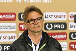 HLV Troussier: 'Để có bài học, chúng ta phải trả giá'