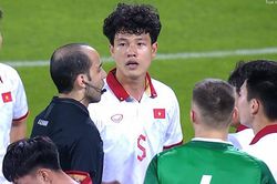 U23 Việt Nam nhận 'bão' thẻ đỏ, trung vệ 2k1 ngơ ngác khi trọng tài rút nhầm thẻ