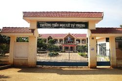 Nhận bóng bay từ người lạ trước cổng trường, 31 học sinh bị ngộ độc