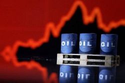 Giá xăng dầu hôm nay 23/3: Đồng USD tụt dốc, giá dầu leo dốc