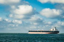 OPEC vẫn 'mạnh tay' cắt giảm sản lượng, vì sao? Dầu Nga âm thầm đến châu Âu qua 'cửa sau'?