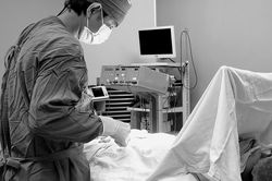 Nguyên nhân khiến cô gái 19 tuổi có bụng to bất thường