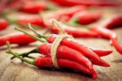 9 tác dụng phụ nguy hiểm khi ăn ớt cay bạn nên biết