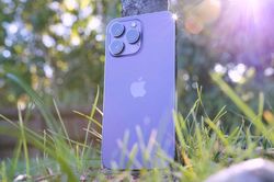 iPhone 14 Pro Max giảm giá nhanh, khách hàng cảm giác như mua 'hớ'