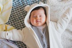 Nguyên tắc mặc quần áo cho trẻ sơ sinh bạn cần biết