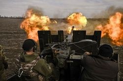 Nga phong tỏa Bakhmut, Tổng thống Zelensky bất ngờ xuất hiện gần tiền tuyến