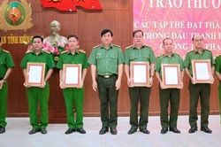 7 tập thể thuộc Công an tỉnh Kiên Giang nhận bằng khen của Bộ Công an
