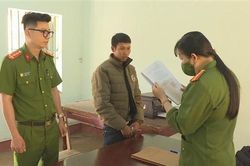 'Chồng hờ' khống chế, hiếp dâm con gái của vợ