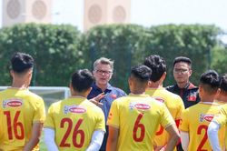 Cầu thủ U23 Việt Nam mong người hâm mộ đừng quay lưng với thầy trò HLV Troussier