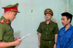 Đà Nẵng: Khởi tố cặp vợ chồng 'diễn xiếc' bằng xe máy ở đèo Hải Vân
