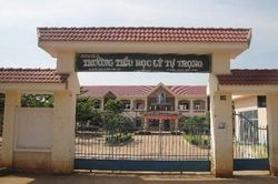 Bảo vệ trẻ em từ cổng trường