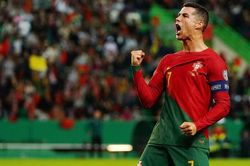 Lập siêu phẩm trước đội bóng hạng thấp hơn Campuchia, Ronaldo tiếp tục phá sâu kỷ lục thế giới