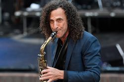 Nghệ sĩ saxophone từng đoạt giải Grammy Kenny G từ chối tiếp tục chi trả các khoản hỗ trợ cho vợ cũ