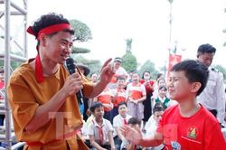Nghệ sĩ Xuân Bắc khuấy động ngày hội thiếu nhi vui khỏe
