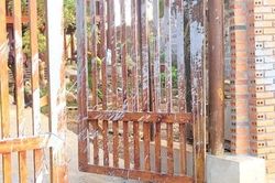 Một nhà báo bị đe dọa, khủng bố bằng đầu chó kẹp 'tối hậu thư'