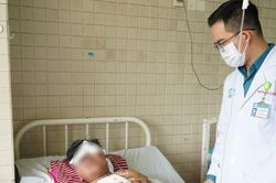 2 nam sinh thương vong sau tiếng nổ lớn