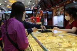 Giá vàng hôm nay (24/3): Fed sẽ dừng tăng suất, lo ngại bất ổn, giá vàng tăng vọt