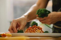 Con dâu ăn chay trường ở cữ, đến bữa cơm mẹ chồng làm điều bất ngờ
