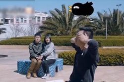 Cặp đôi 'yêu đương' trước mặt thanh niên FA và cái kết khó tin
